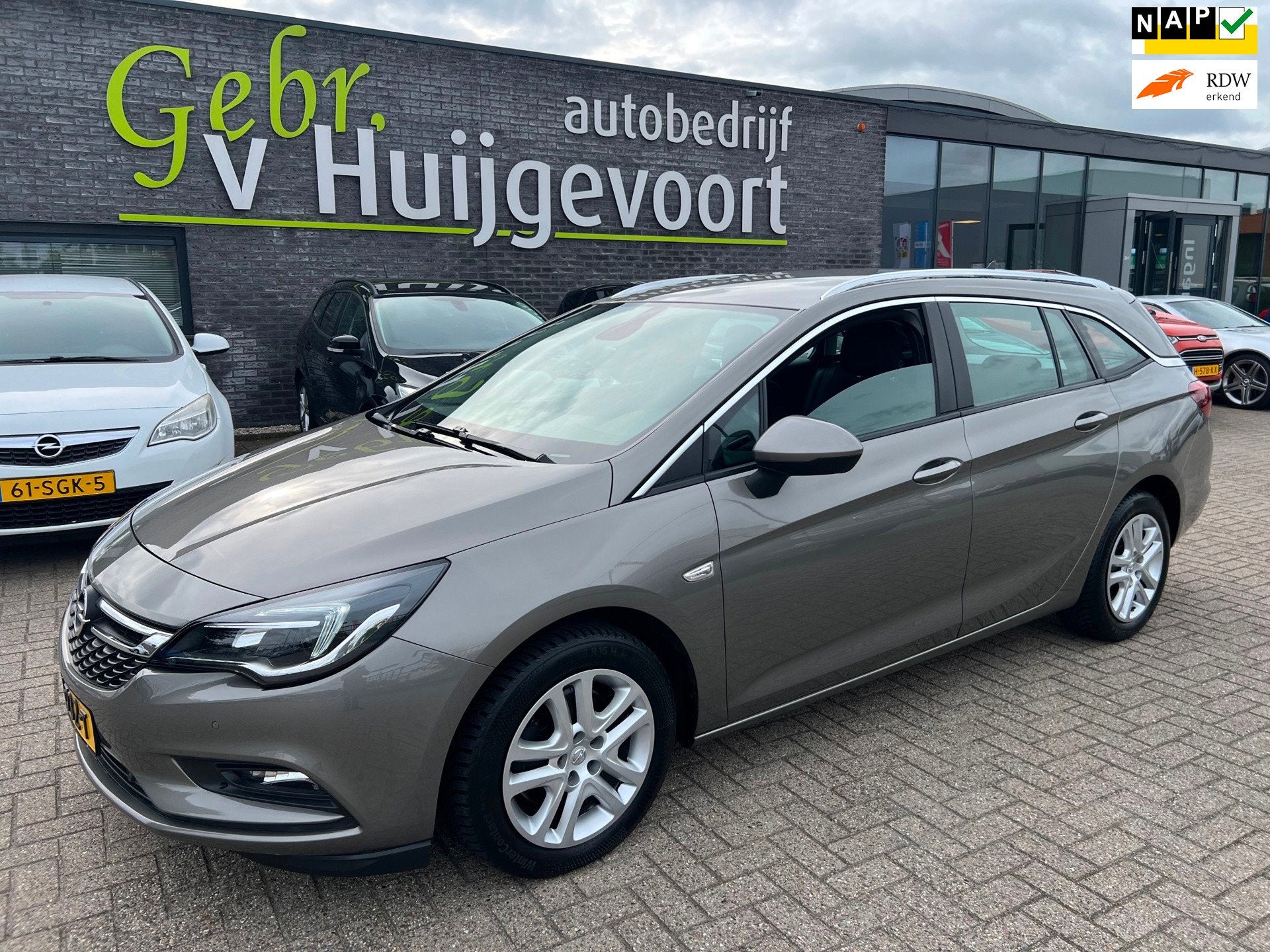 Opel Astra Sports Tourer 1.6 CDTI Business+, Auto's, Opel, Voorwielaandrijving, Stof, 4 cilinders, Bruin