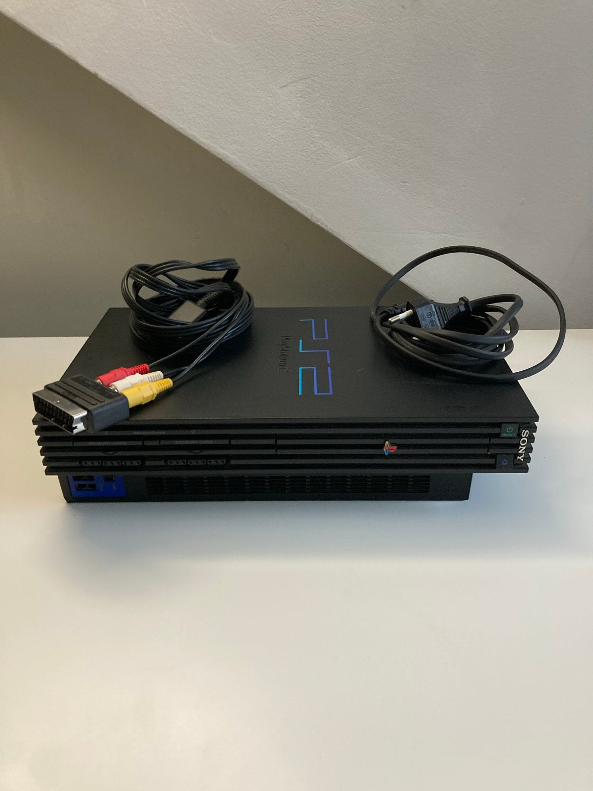 Sony PlayStation 2 (PS2) - Zwart, inclusief kabels, Spelcomputers en Games, Gebruikt, Ophalen of Verzenden, Zonder controller
