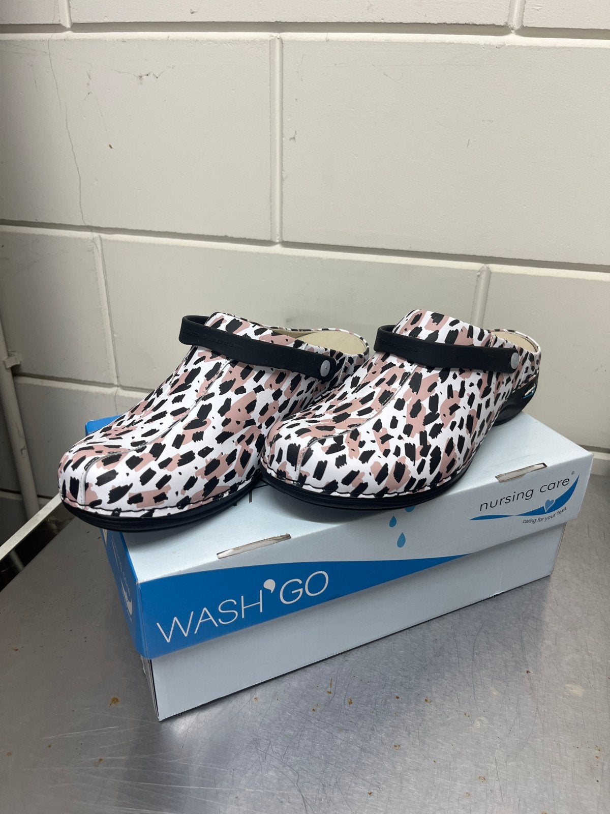 Nieuwe Wash & Go Clog Open Tijger Klompen Maat 43, Kleding | Dames, Schoenen, Overige kleuren, Overige typen, Onbekend, Nieuw