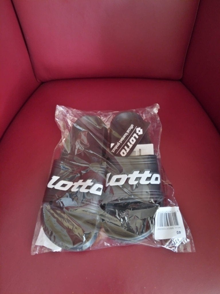 Lotto SLIPPERS (Maat 40) Nieuw, Slippers, Nieuw, Ophalen of Verzenden, Klantenservice@boekenvoordeel.nl