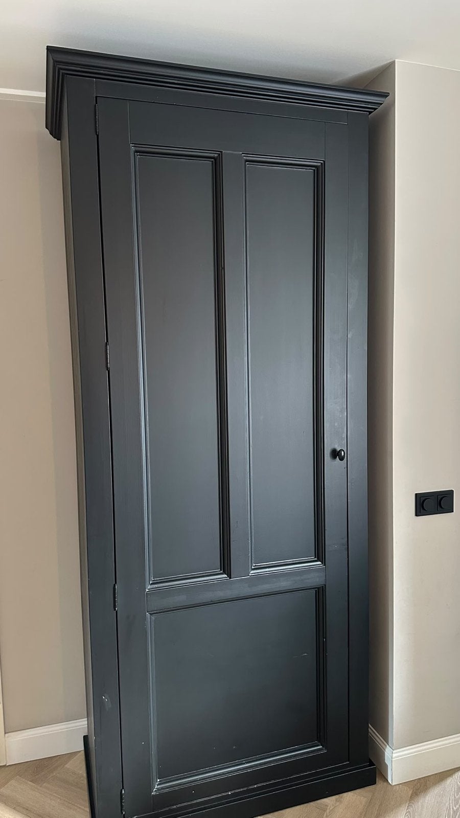 Deurkast softblack 235x95x55, Ophalen of Verzenden, Zo goed als nieuw