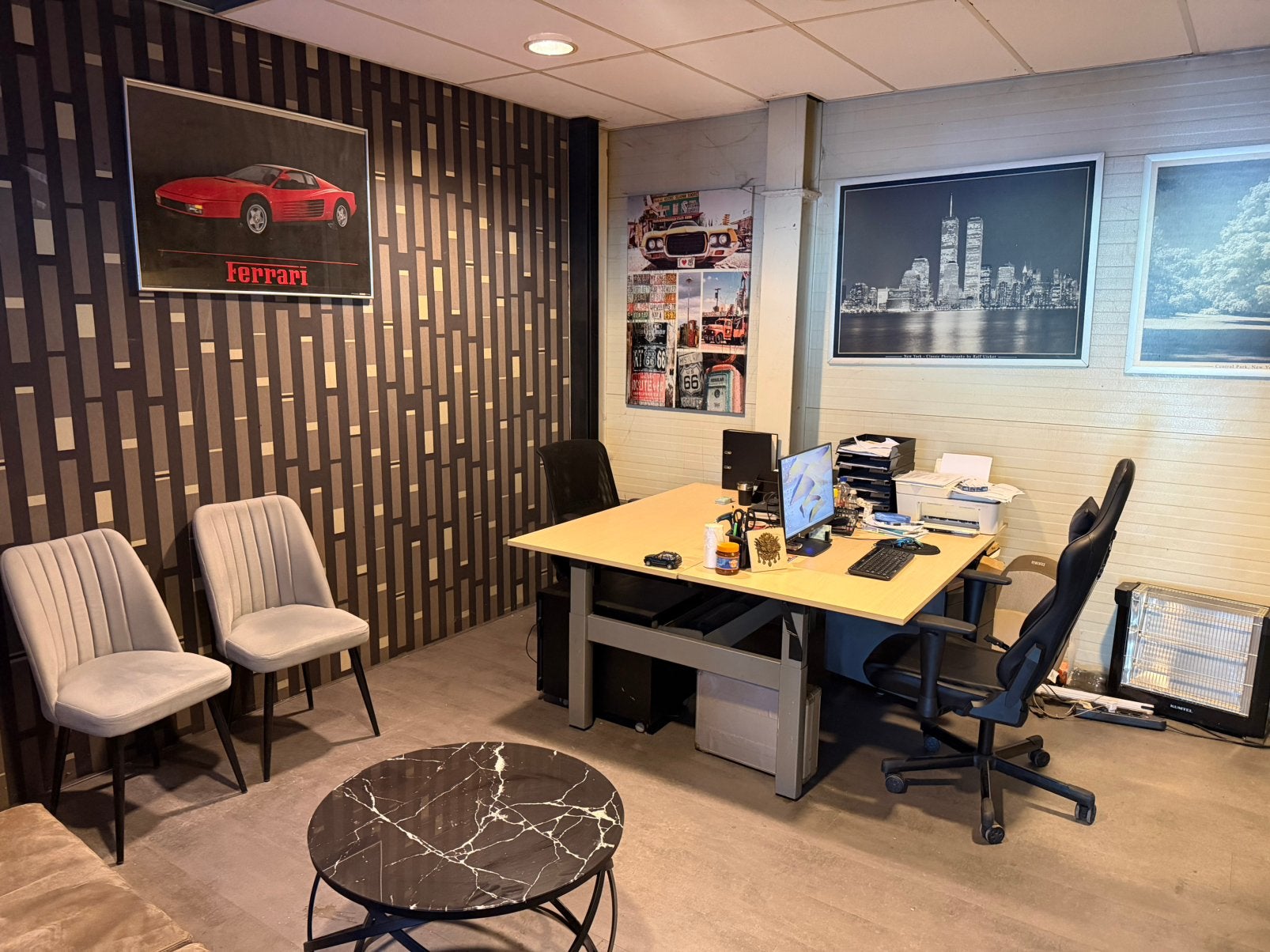 Ruimte te huur in autoshowroom kantoor + parkeerplekken, Huizen en Kamers, Flevoland