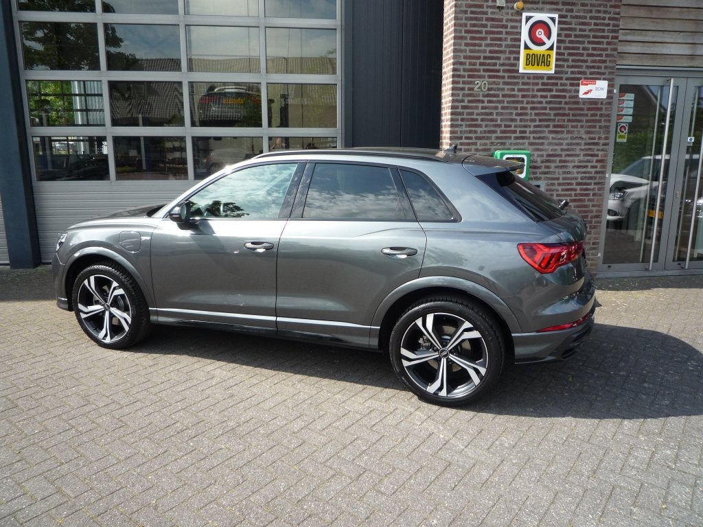 Audi Q3 45 Tfsi e 245pk Phev S Tronic 2022 Grijs, Plug-in hybride, Grijs, Hybride Elektrisch/Benzine, 102 €/maand