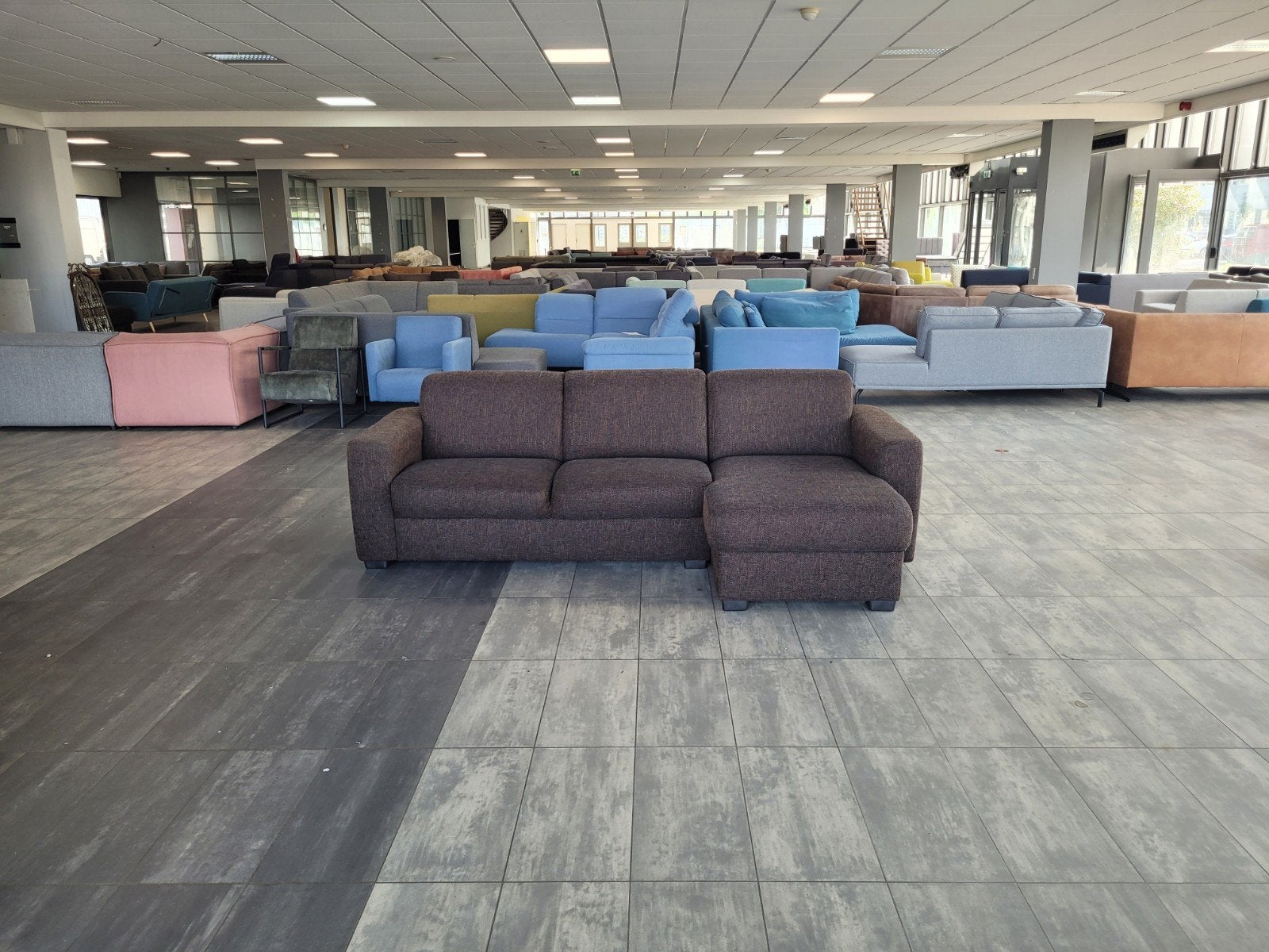 ✅️️️ GEREINIGD comfort donkerbruine hoekbank 255x145 BEZORGE, Stof, 250 tot 300 cm, 125 tot 150 cm, Info@onbekend.nl