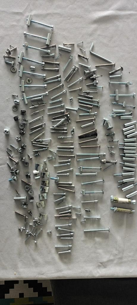 1.8kg voornamelijk ikea schroeven en bouten, Doe-het-zelf en Verbouw, IJzerwaren en Bevestigingsmiddelen, Ophalen of Verzenden