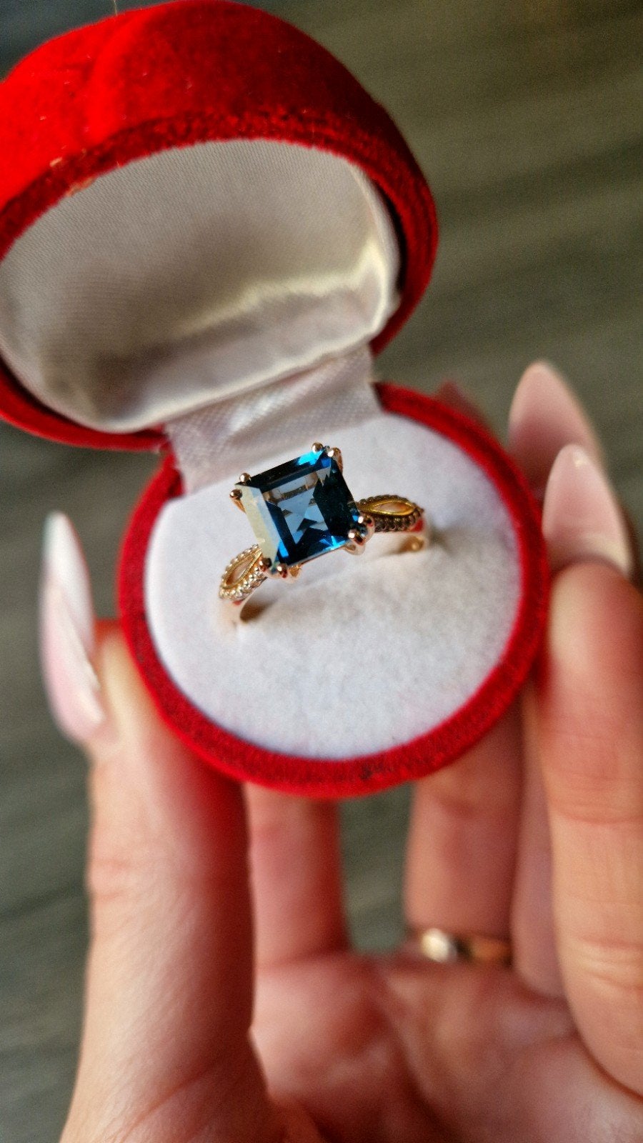 Prachtige gouden ring met blauwe edelsteen, Ophalen of Verzenden, Zo goed als nieuw, 17 tot 18, Dame of Heer