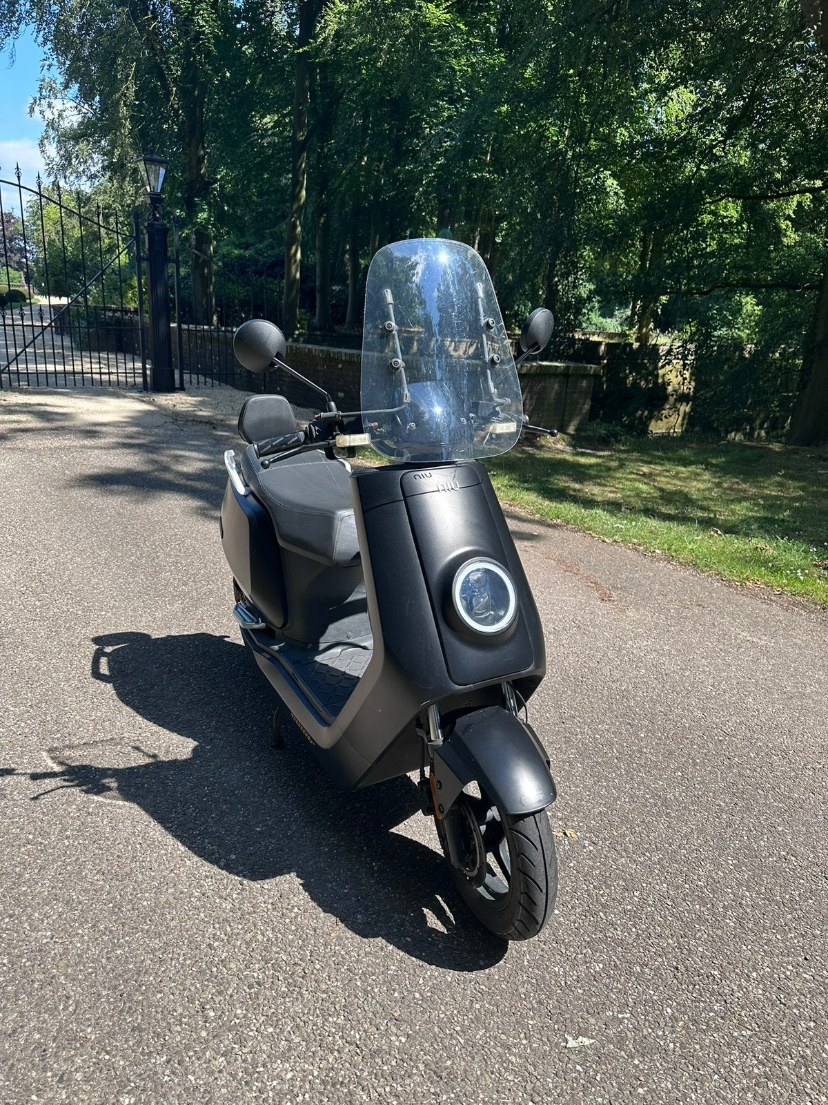 NIU N1S Civic N-Series Zwart – Blauw kenteken – Incl. helm, Ophalen, Gebruikt, Elektrisch, Maximaal 25 km/u