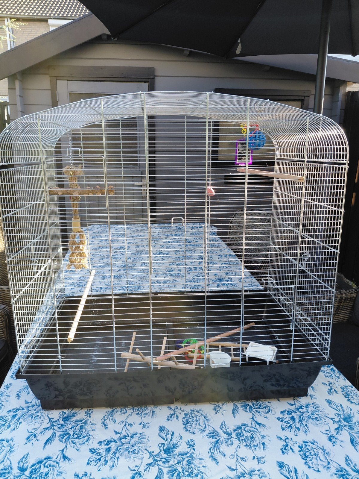 MEGA GROTE VOGELKOOI inclusief speeltjes,bakjes etc, Ophalen, Gebruikt, Metaal, Vogelkooi