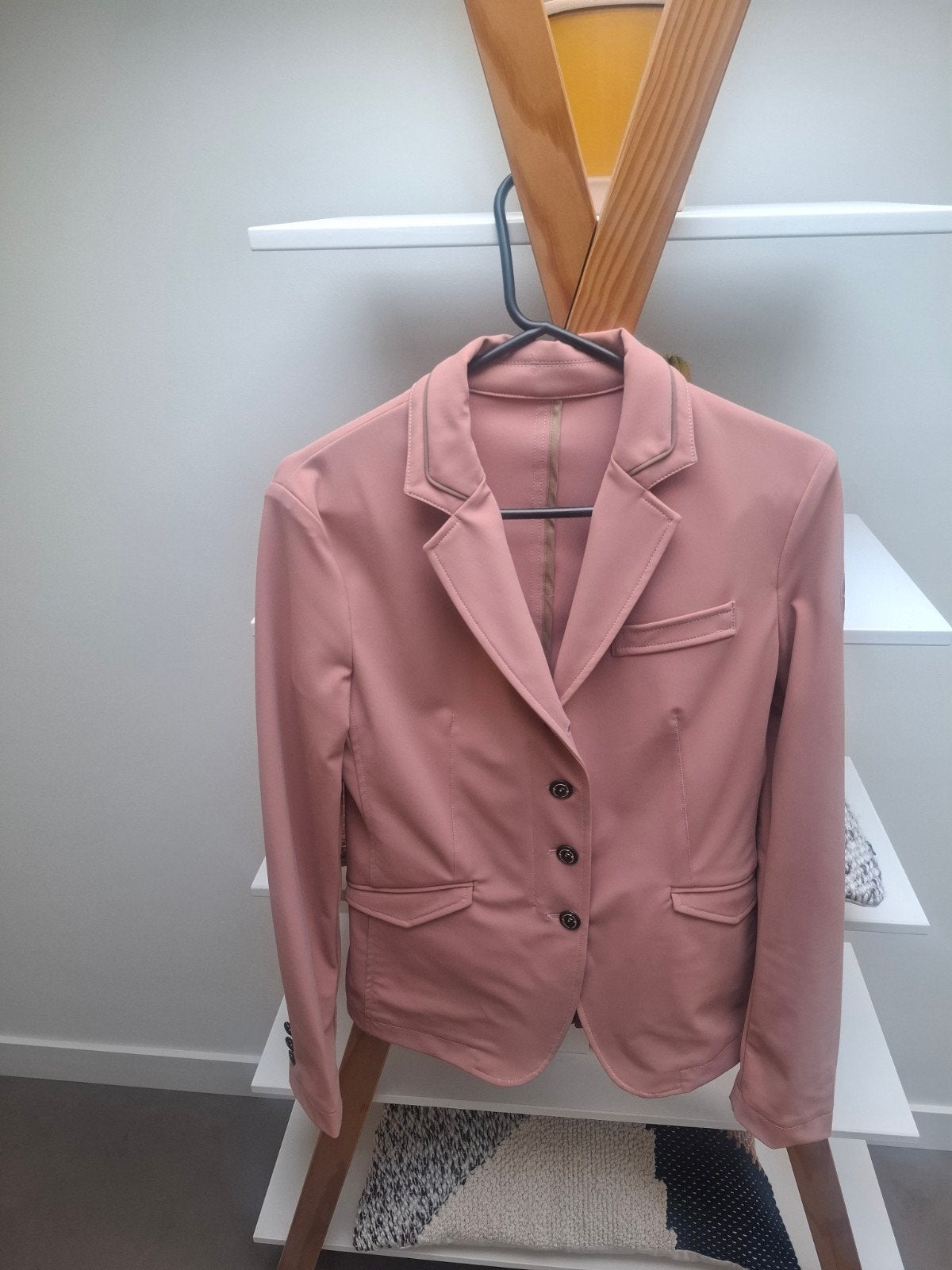 Vestrum Wedstrijdjasje Oud Roze Maat 38, Kleding | Dames, Jasjes, Kostuums en Pakken, Maat 38/40 (M), Ophalen of Verzenden, Zo goed als nieuw