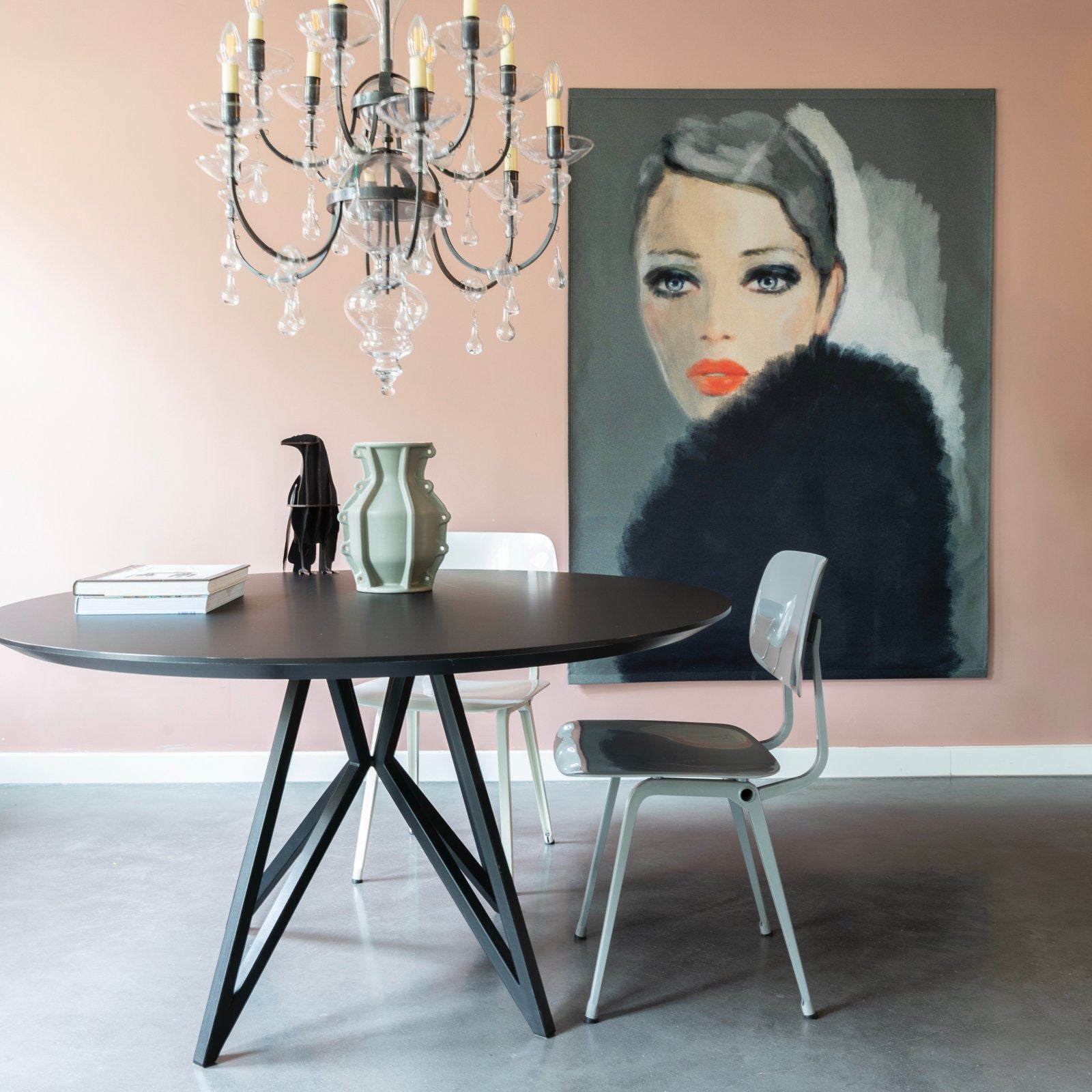 Wanddoek van meubelstof - Vrouw met bontkraag 130x185cm, Meerkleurig, Nieuw, Ophalen of Verzenden, Met ophangsysteem