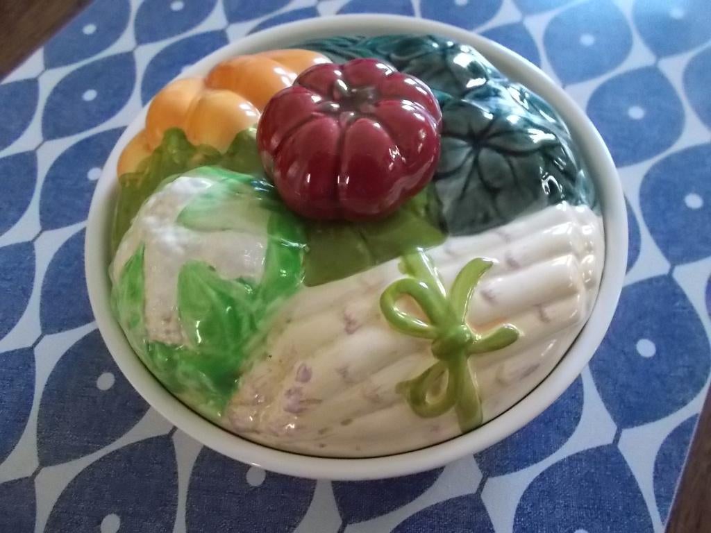 Schaaltje met groente deksel., Huis en Inrichting, Keuken | Servies, Gebruikt, Ophalen of Verzenden, Schaal of Schalen, Overige stijlen