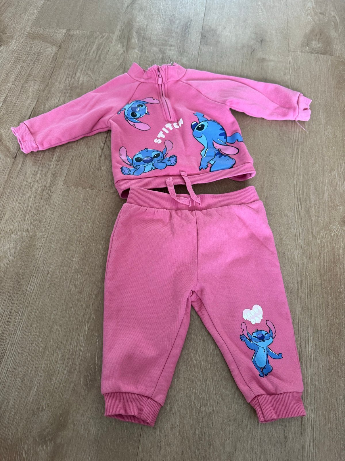 Roze Disney Stitch trainingspak 3-6 maanden, Ophalen of Verzenden, Zo goed als nieuw, Jongetje of Meisje