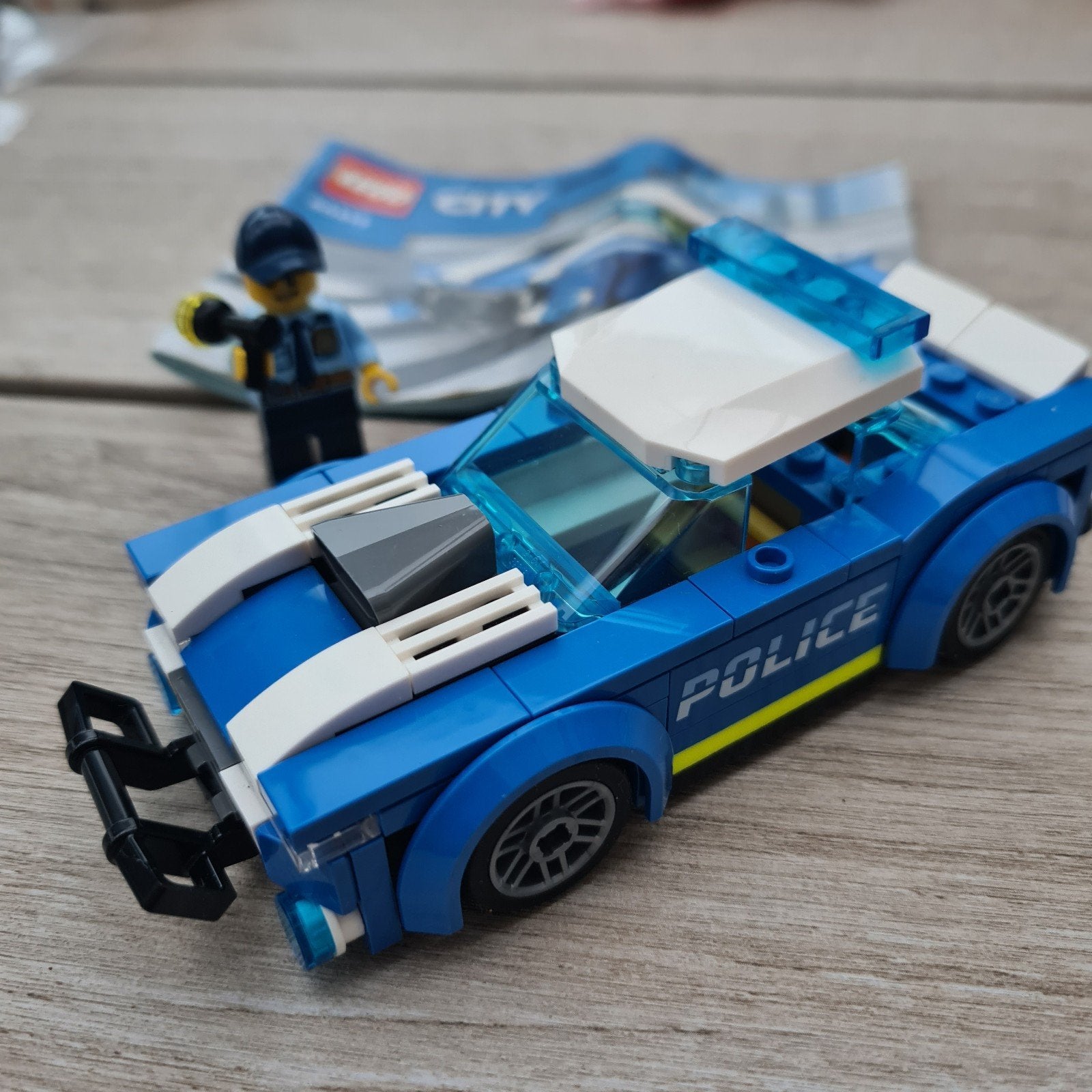 LEGO City Politieauto 60312 met minifiguur en boekje