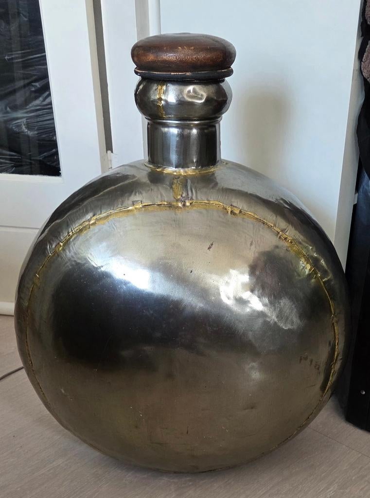 Decoratie, gemaakt naar Indiase waterfles, totaal h 66 cm, Ophalen of Verzenden, Gebruikt, Overige kleuren, Overige materialen