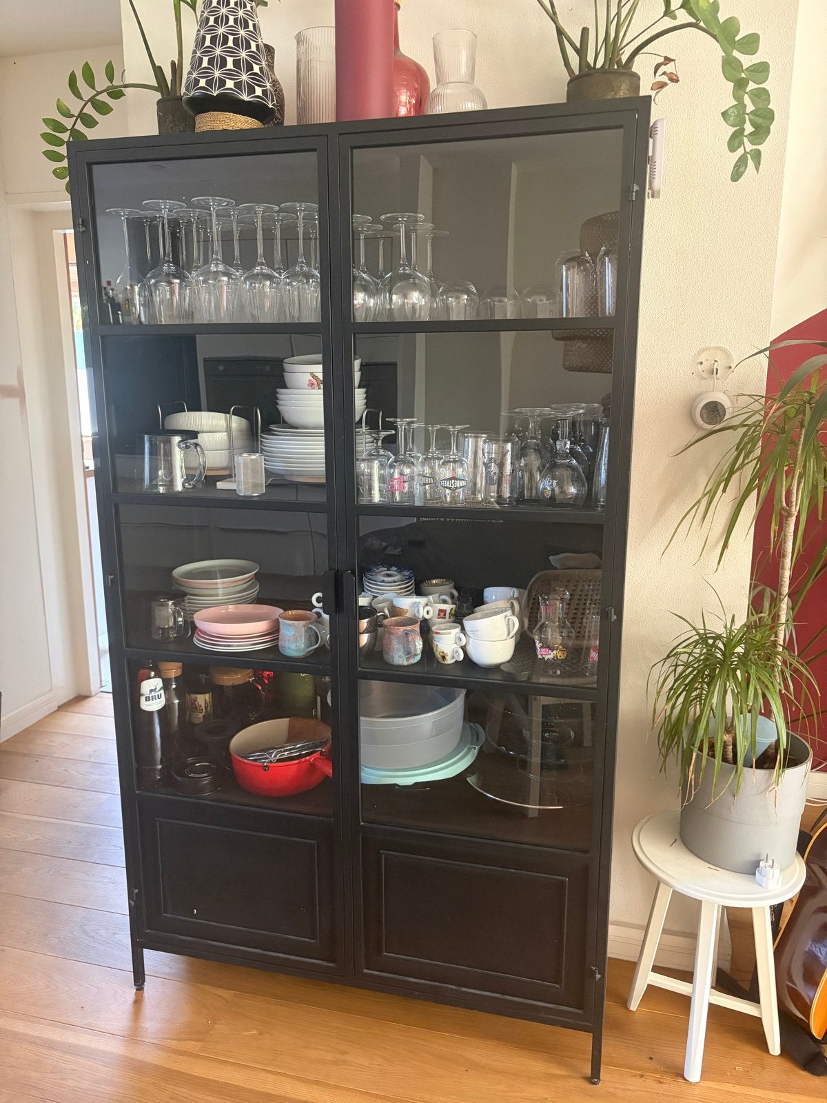 Woood Ronja XL vitrinekast zwart metaal - Karwei, Ophalen, Gebruikt, 100 tot 150 cm, Glas