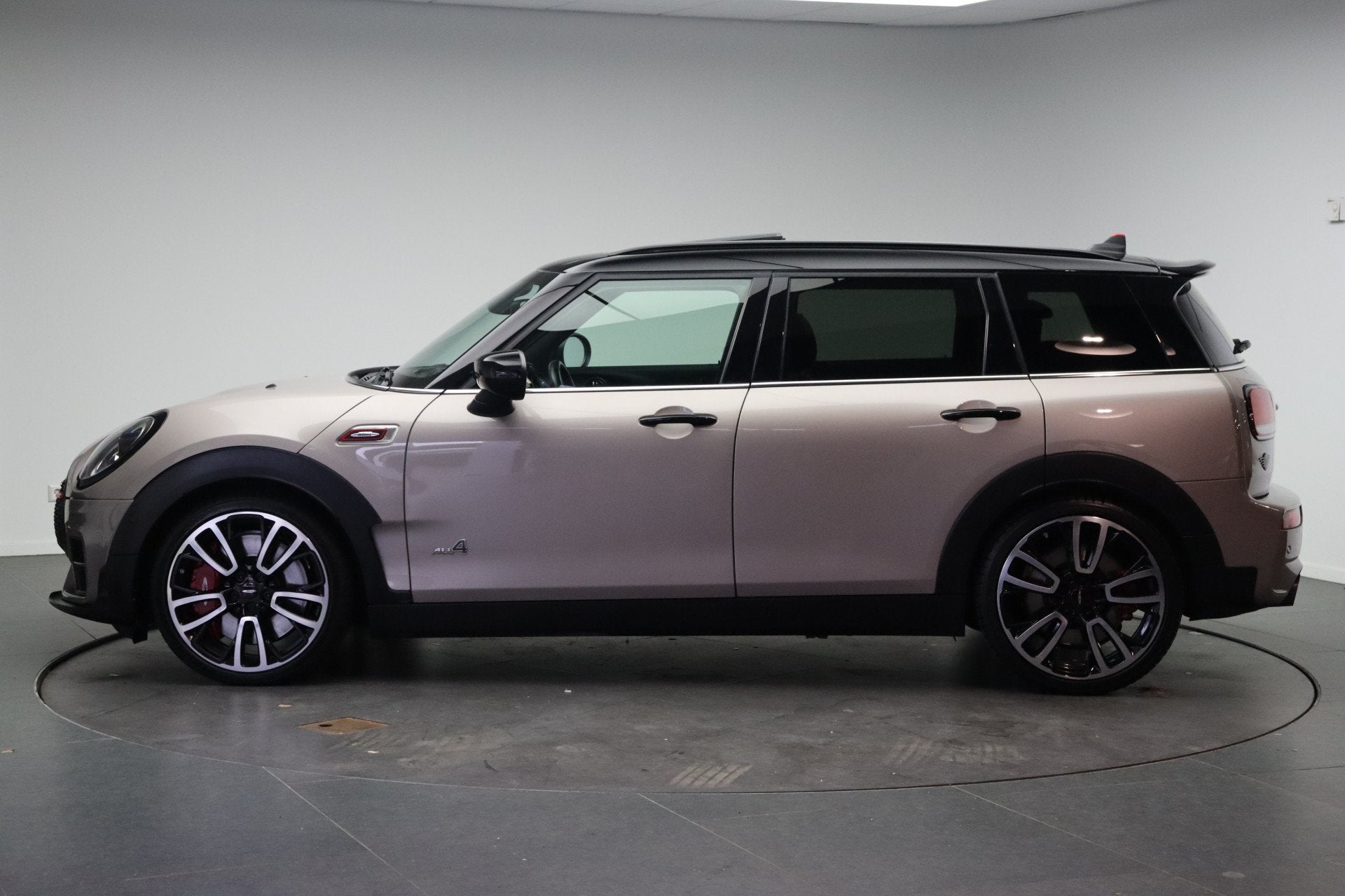 MINI Clubman JCW ALL4 Automaat / Panoramadak / Comfortstoele, Auto's, 15 km/l, Gebruikt, 4 cilinders, Vierwielaandrijving