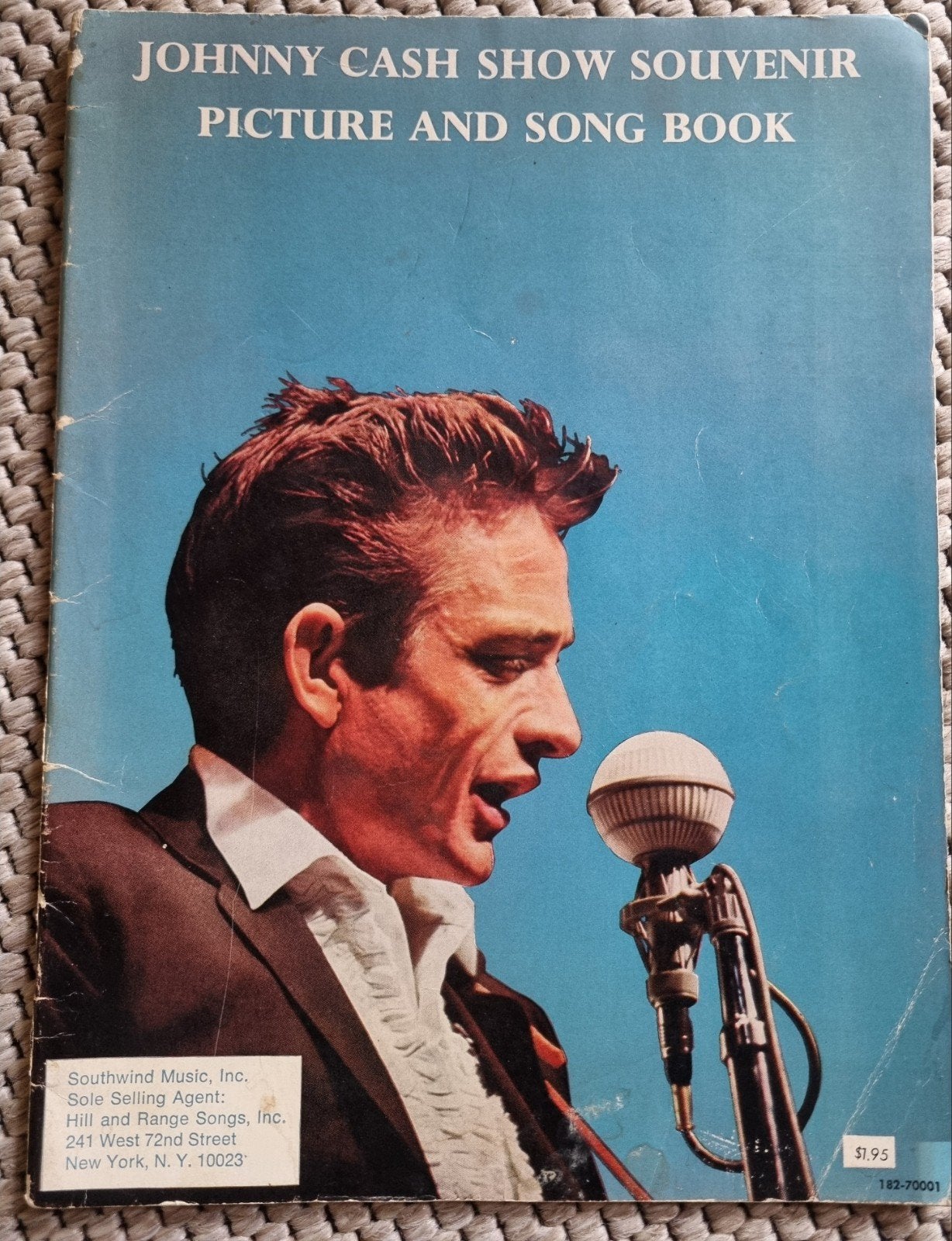 Johnny Cash Show Souvenir Oicture and Song Book., Ophalen of Verzenden, Film, Tv en Media