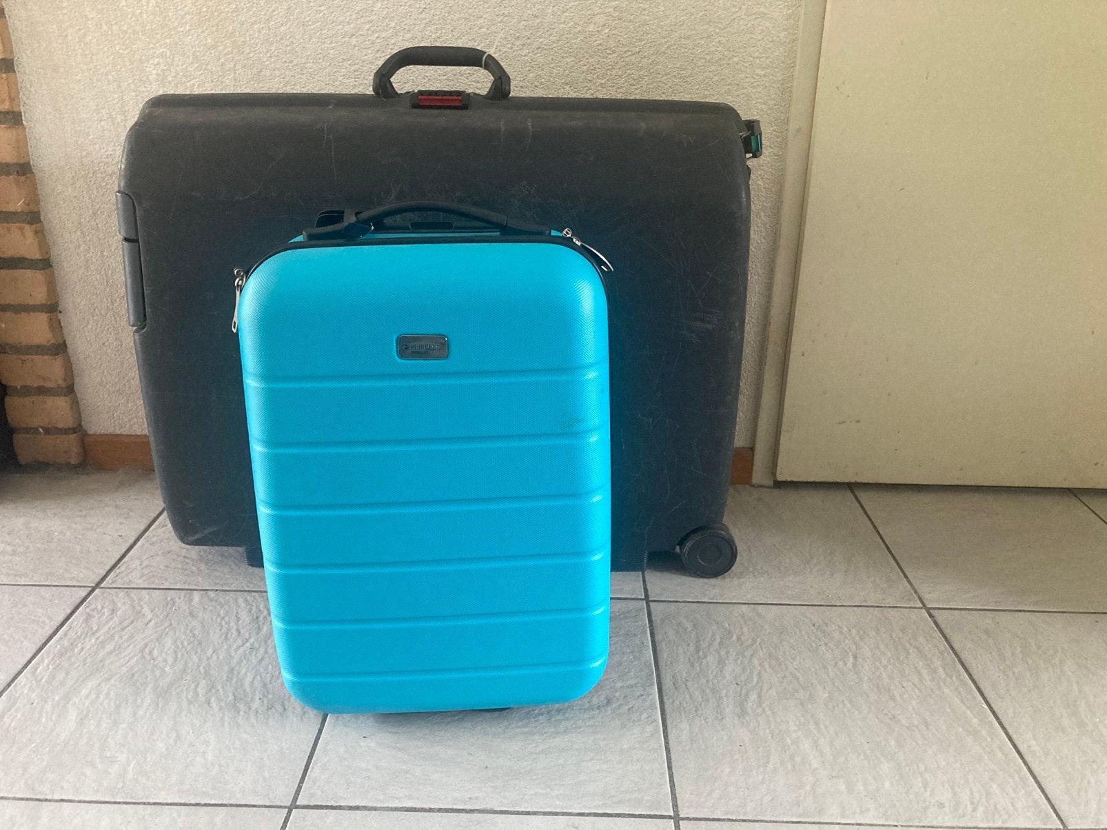 Te koop en ophalen: Grote + kleine koffer samen €9,50, Sieraden, Tassen en Uiterlijk, Koffers, Gebruikt, Hard kunststof, 45 tot 55 cm