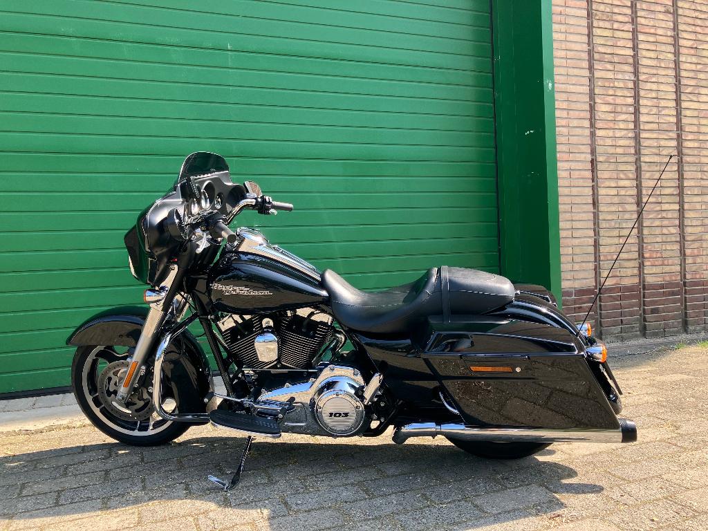 Street Glide, Motoren, Motoren | Harley-Davidson, 2 cilinders, 1690 cc, Motorrijbewijs A, Gebruikt