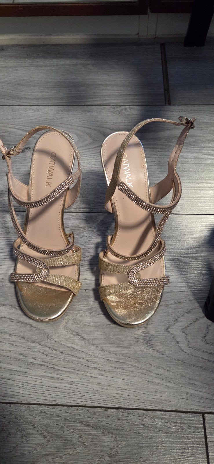 Dames gouden sandalen met hak en glitter - Maat 37, Kleding | Dames, Schoenen, Overige kleuren, Zo goed als nieuw, Catwalk, Sandalen of Muiltjes