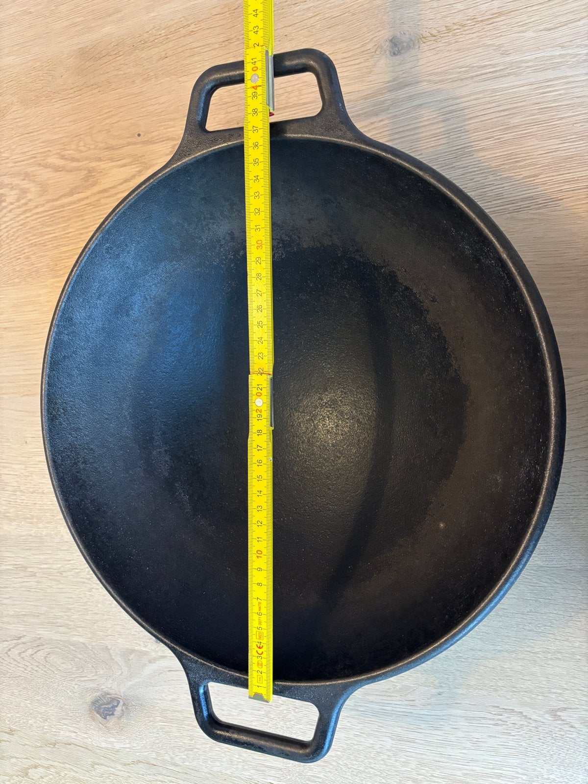 Lodge wok, gietijzer 35,5 cm, Ophalen of Verzenden, Zo goed als nieuw, Gietijzer, Wok