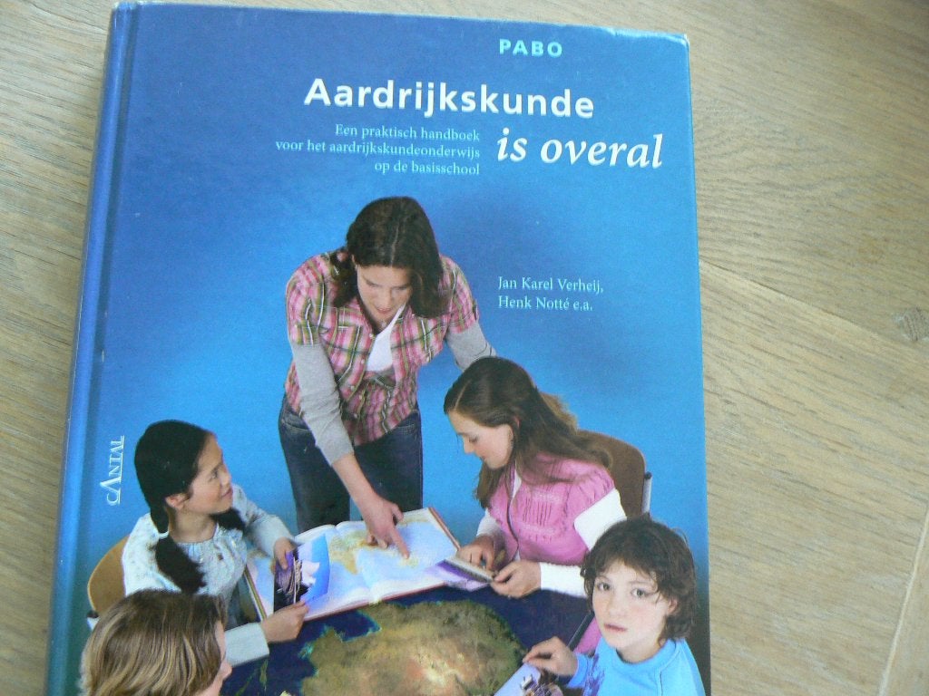 Zgan Pabo studieboek: Aardrijkskunde is overal, Ophalen of Verzenden, Alpha, Zo goed als nieuw, HBO