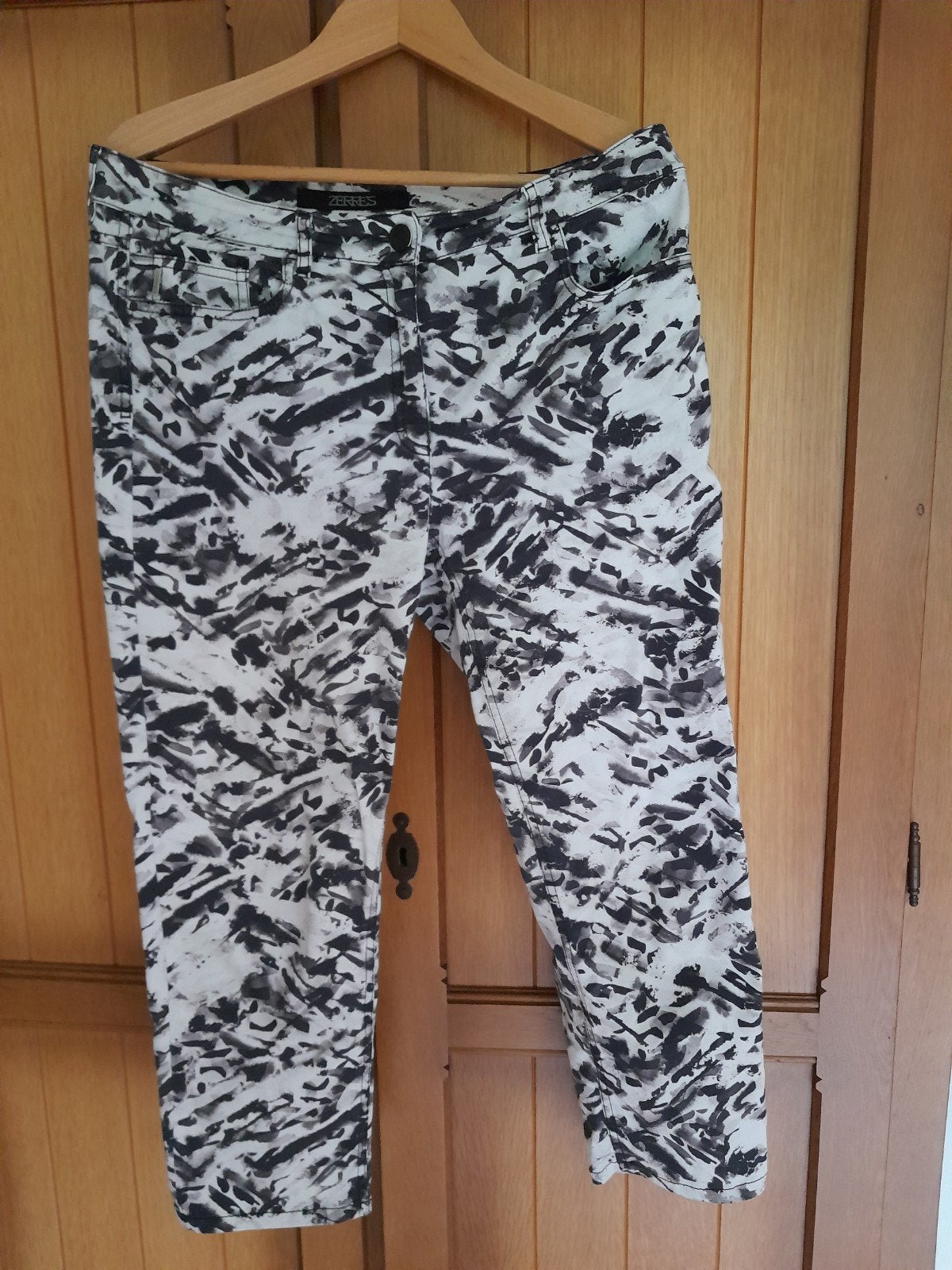 Zwart wit broek van Zerres maat 40, Zerres, Verzenden, Zo goed als nieuw, Maat 38/40 (M)