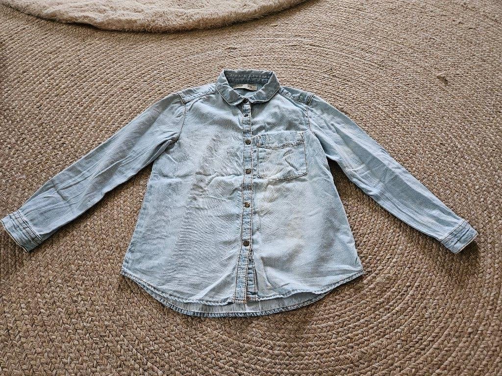 spijkerblouse van zara, maat 122, Meisje, Overhemd of Blouse, Nieuw, Ophalen of Verzenden