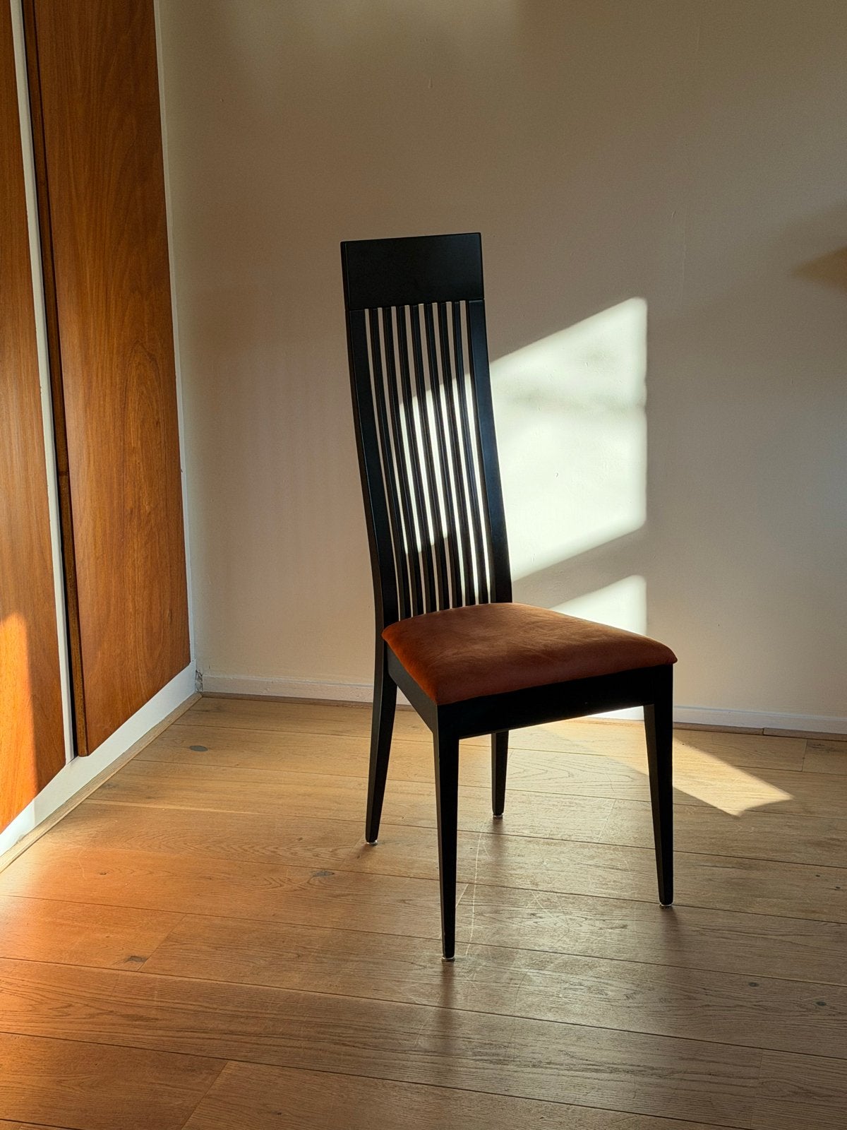 Nog 2 zwarte Tonon eetkamerstoelen met oranje zitting -, Huis en Inrichting, Stoelen, Ophalen, Gebruikt, Zwart, Vijf, Zes of meer stoelen