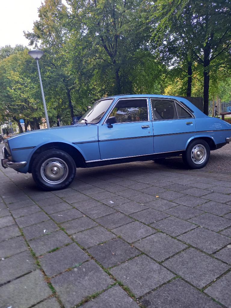 Peugeot 504 oldtimer met karakter, Auto's, Voorwielaandrijving, 53 pk, Blauw, Leder