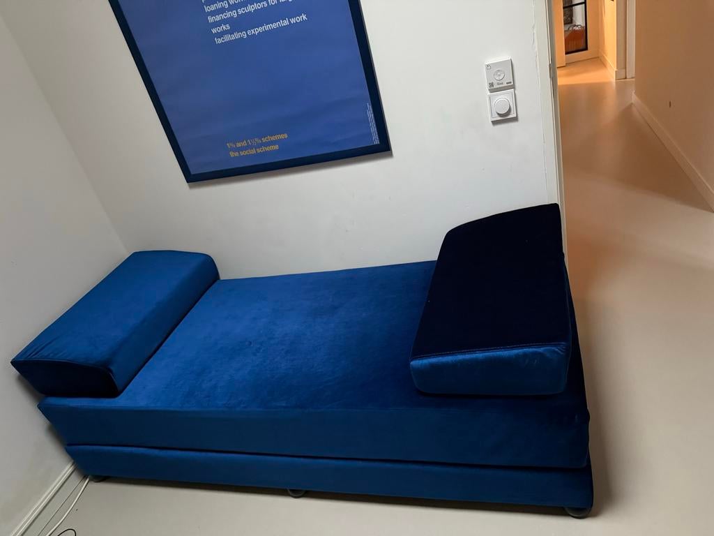 Custom Yves Klein Blauw Sofabed - Uniek Design, Huis en Inrichting, Ophalen, Blauw, Tweepersoons, 190 cm of minder