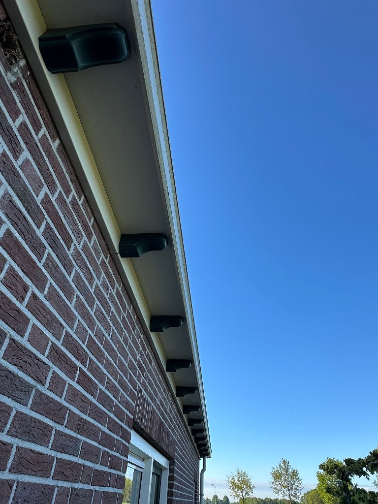 Twee kunststof dakgoten Polytech, Doe-het-zelf en Verbouw, Buizen en Afvoer, Ophalen, Gebruikt, Pvc, 6 meter of meer