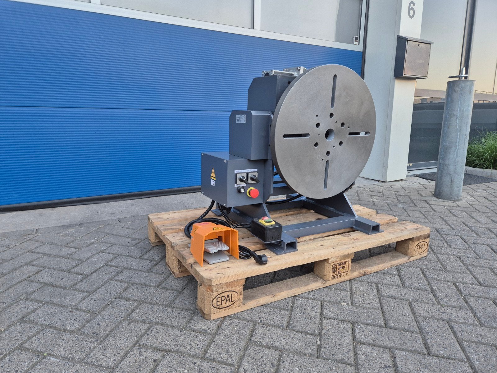 Foto 2 van Lasmanipulator Capaciteit Max. 500kg Voetbediend 220V NIEUW!