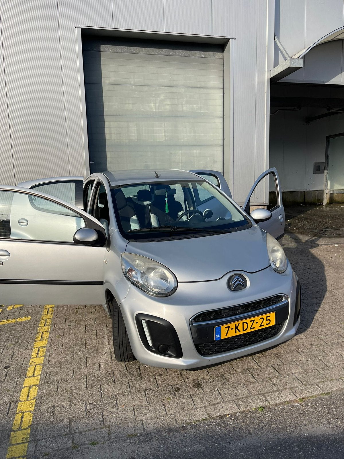 Citroën C1 1.0i 68PK 5D 2013 Grijs, Auto's, Voorwielaandrijving, 4 stoelen, C1, Origineel Nederlands