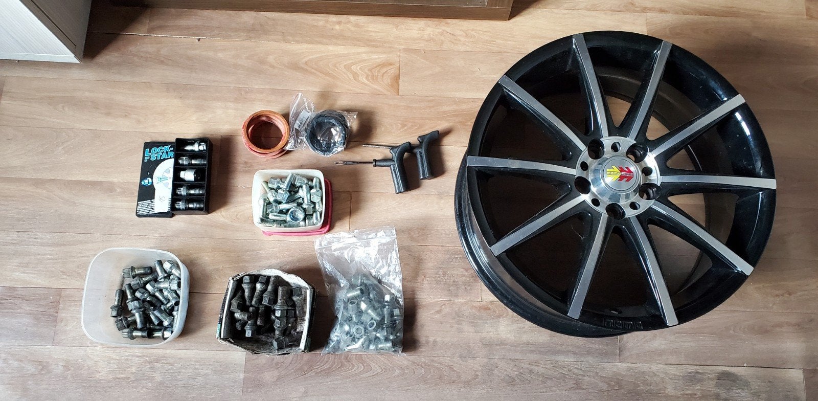 Velg onderdelen bouten, centreerringen.....
-setje veilighei, Ophalen of Verzenden