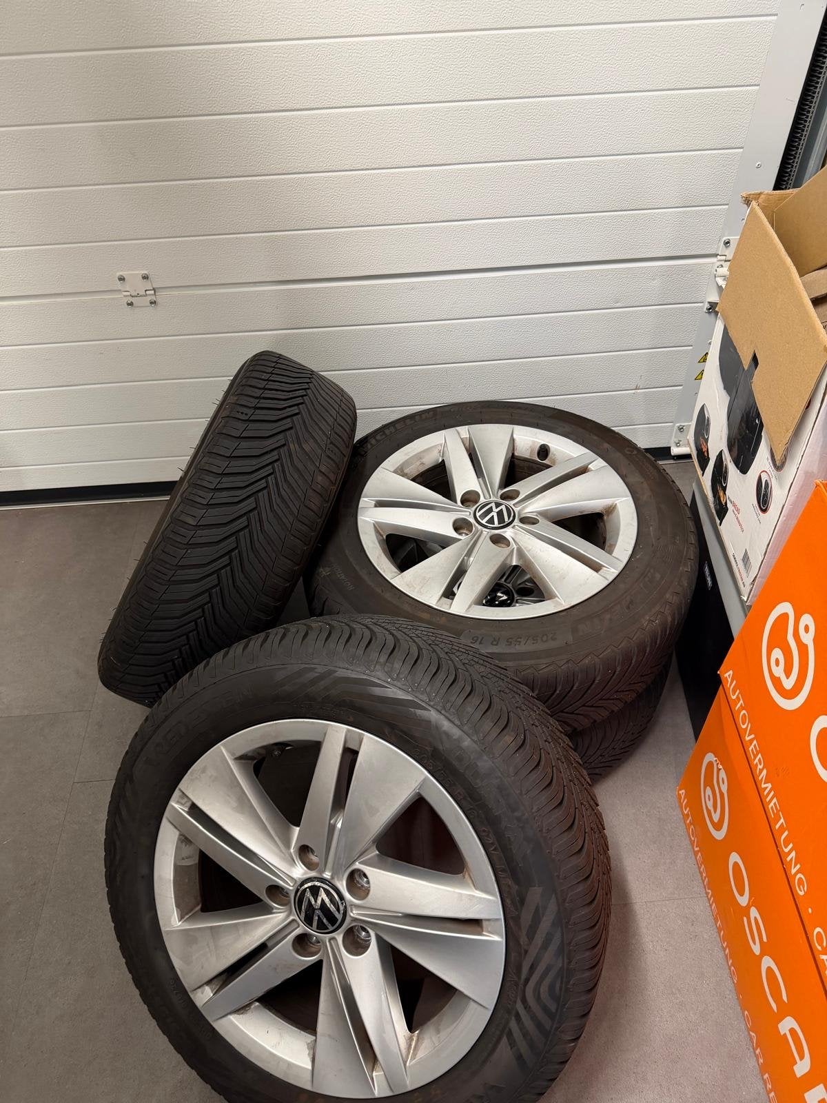Volkswagen 16 inch velgen met All Season banden, Ophalen, Gebruikt, 16 inch, Banden en Velgen