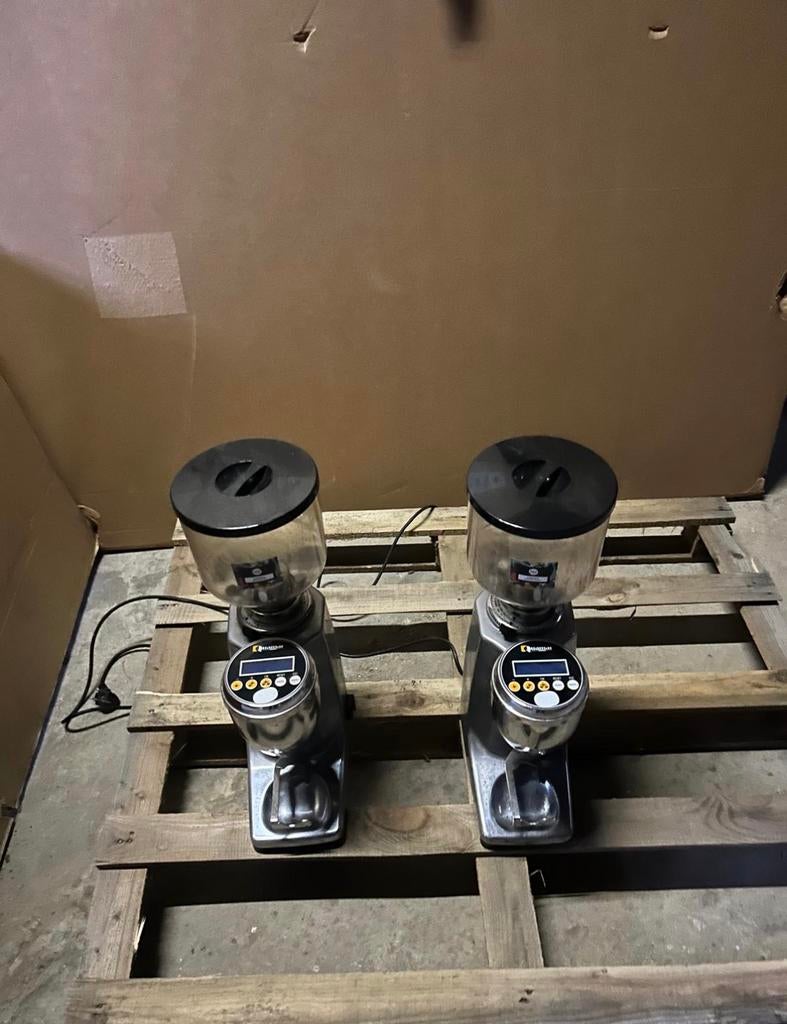 Quamar koffiemolen 2 stuks, 10 kopjes of meer, Ophalen, Gebruikt, Koffiemachine