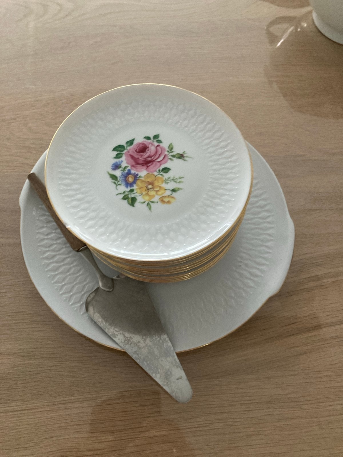 Westerling Roslau Bavaria gebaksstel met bloemmotief, Ophalen