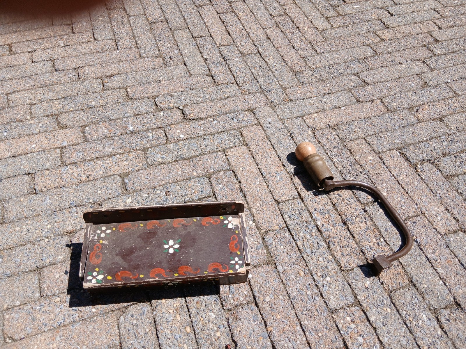 Antieke handboor met borenset in beschilderde doos, Antiek en Kunst, Antiek | Gereedschap en Instrumenten, Ophalen