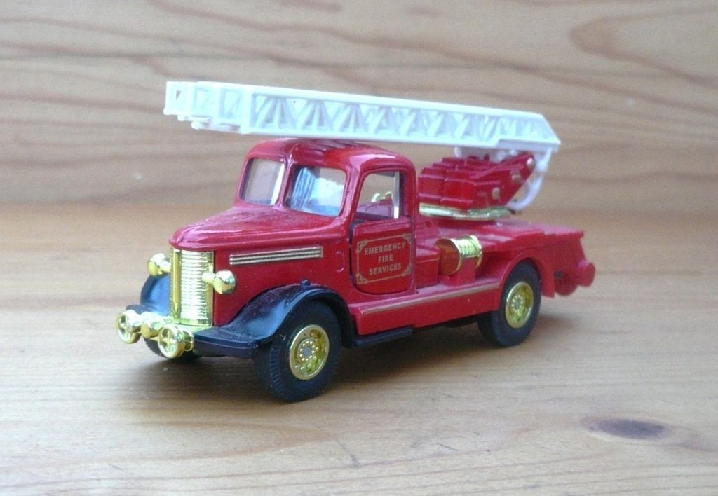 China, Bedford K type 1948 brandweer ladderwagen 1/50., Antiek en Kunst, Ophalen of Verzenden