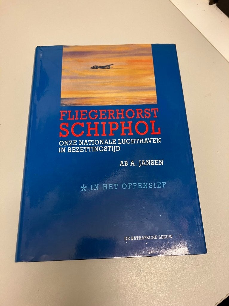 Fliegerhorst Schiphol In het Offensief, Ophalen of Verzenden, Tweede Wereldoorlog, Gelezen, Luchtmacht