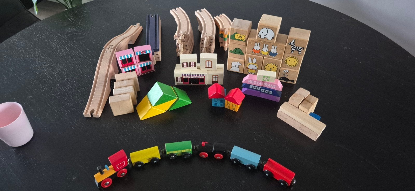 Houten treinbaan met blokken en treintje, Ophalen of Verzenden, Zo goed als nieuw, Overige typen