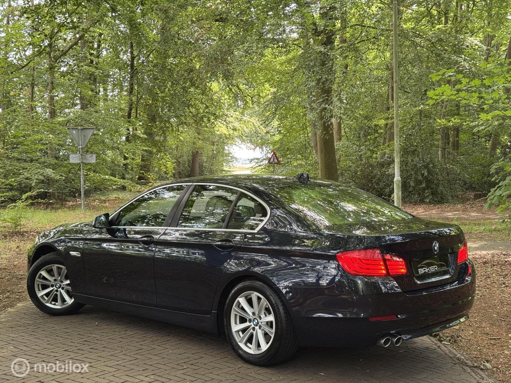 BMW 5-serie 523i High Executive ~ Leder ~ Xenon ~ Automaat ~, Euro 5, Achterwielaandrijving, Gebruikt, 2000 kg