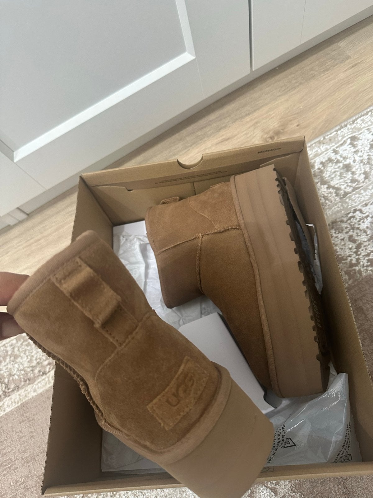 Ugg Classic Ultra Mini Platform Laarzen - Nieuw in doos, Ophalen of Verzenden, Nieuw, Bruin, Lage of Enkellaarzen