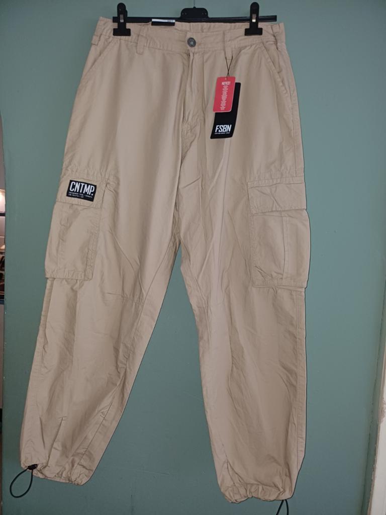 (D1) Nieuwe broek maat S, Kleding | Dames, Broeken en Pantalons, Beige, Nieuw, New Yorker, Ophalen of Verzenden
