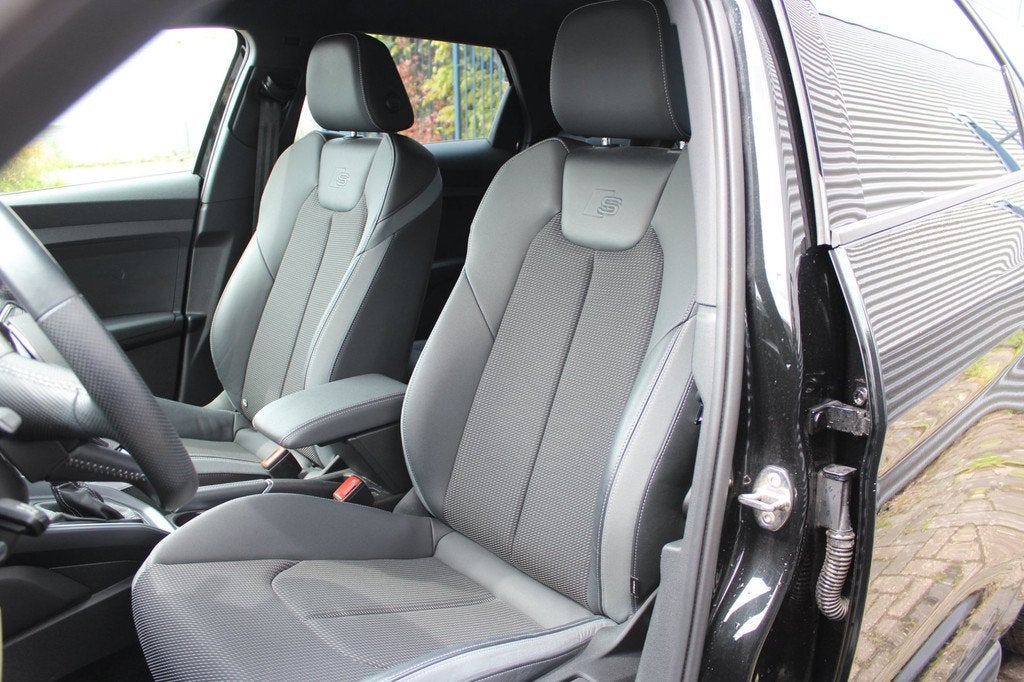 Audi A1 Sportback 40 TFSI edition one | Keyless | Matrix | A, Zwart, 4 cilinders, 1984 cc, Leder en Stof