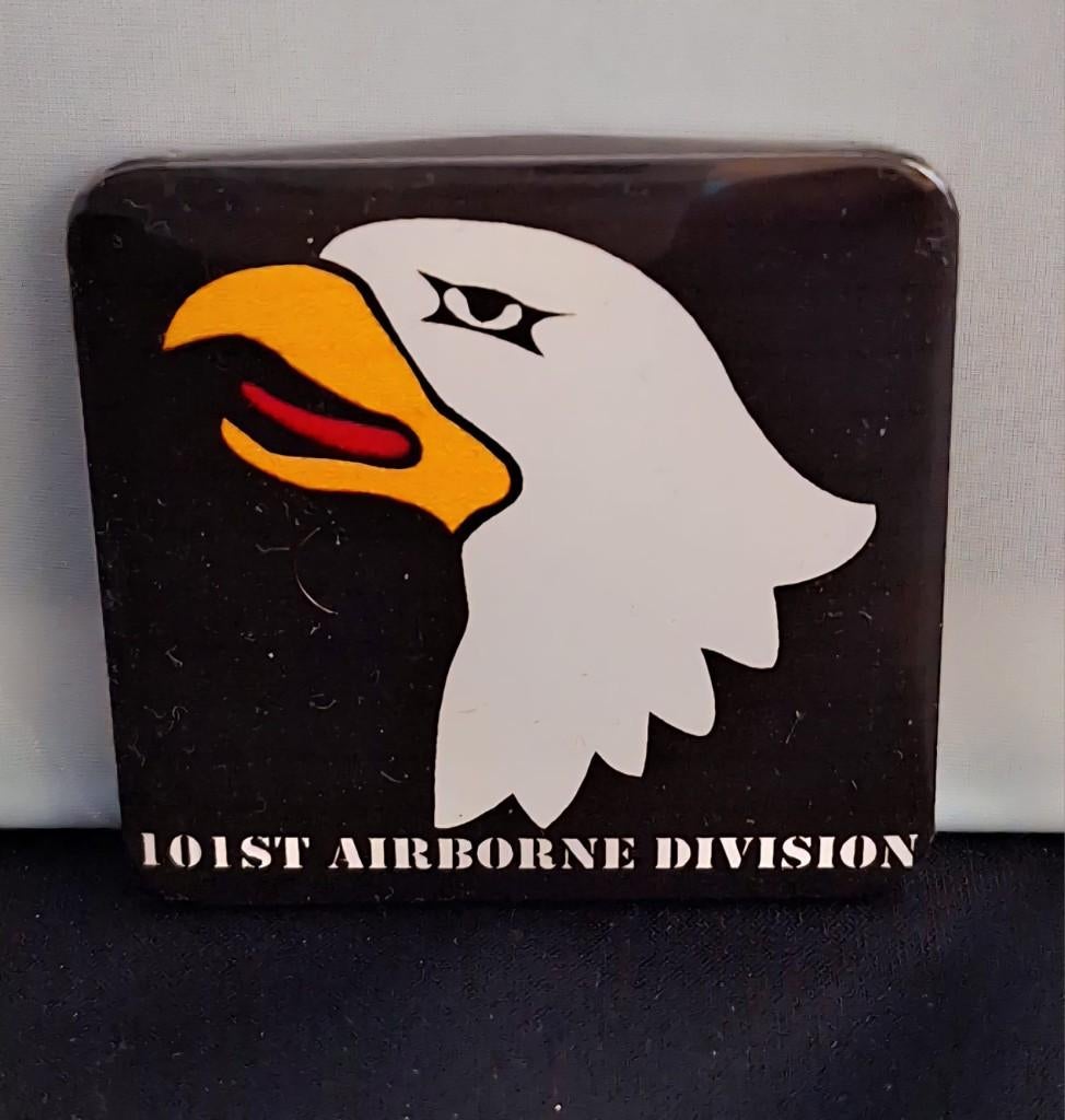 ww2 101st airborne division magneet, Ophalen of Verzenden, Luchtmacht, Amerika, Embleem of Badge
