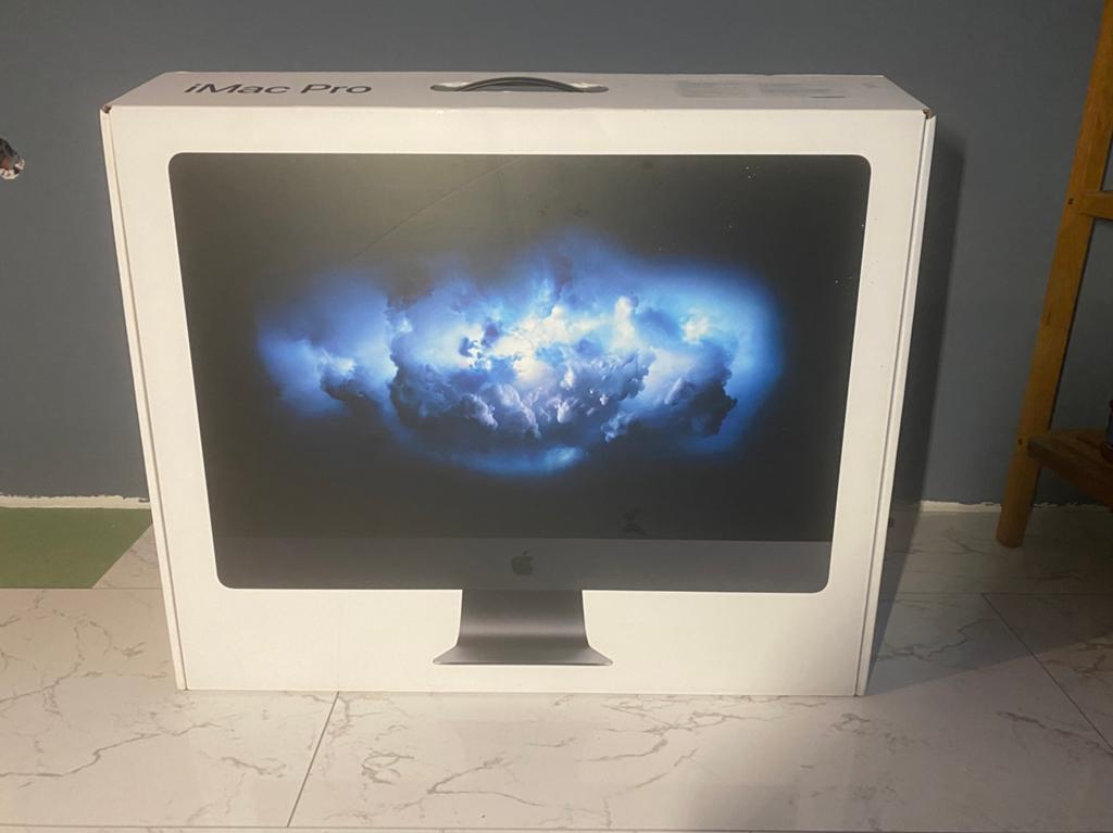 iMac pro 27” Xenon W 8gb video 1tb SSD incl aankoopbon&doos, SSD, IMac, Ophalen of Verzenden, Zo goed als nieuw