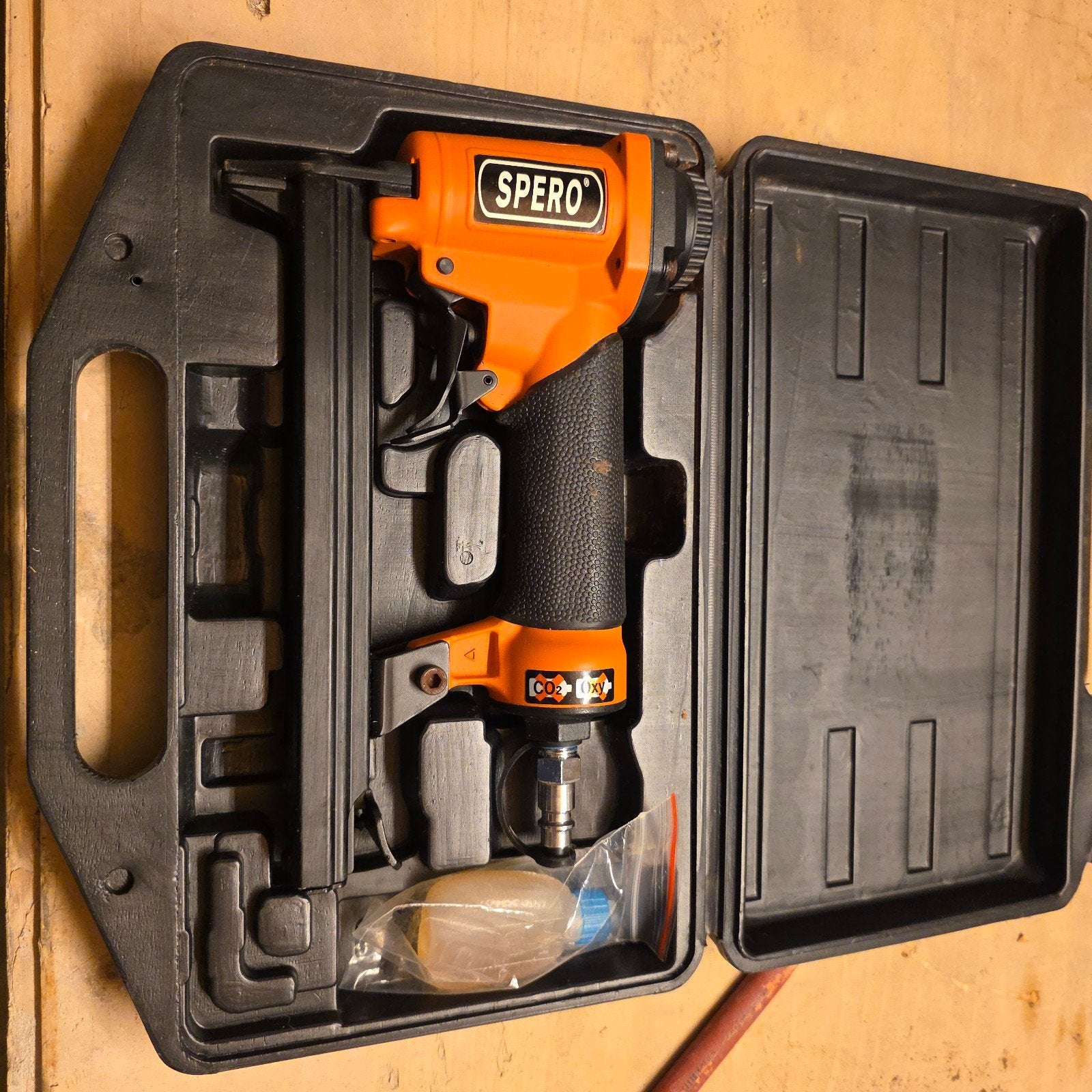 Spero Tacker/Nietmachine in koffer, Doe-het-zelf en Verbouw, Gereedschap | Handgereedschap, Ophalen of Verzenden, Gebruikt, Tacker/nietmachine