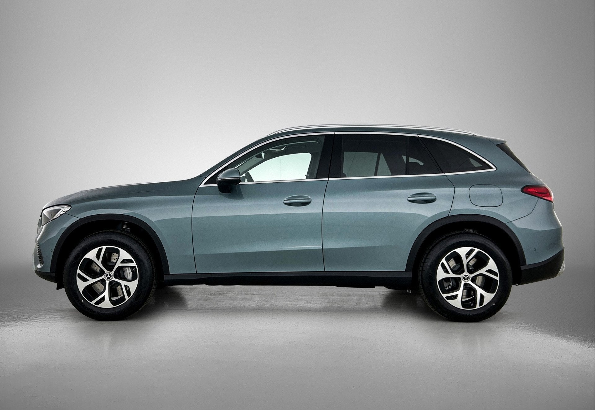 Mercedes-Benz GLC 300e 4MATIC Business Solution | Advanced p, Auto's, Automaat, Zwart, 2255 kg, Plug-in hybride